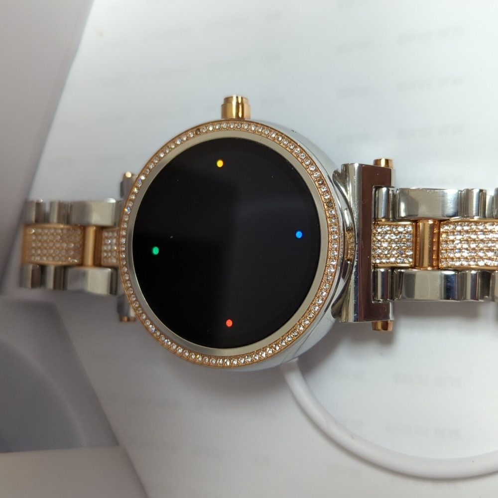 New & Authentic Michael Kors Smart watch Rose Gold/Silver - Picture 11 of 15